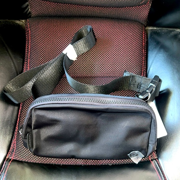 Lululemon x AGI Everywhere Belt Bag NWT - Picture 1 of 7